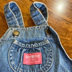 VINTAGE OSHKOSH LIGHT DENIM OVERALLS, SIZE 3T. GOOD USED CONDITION. MADE IN USA